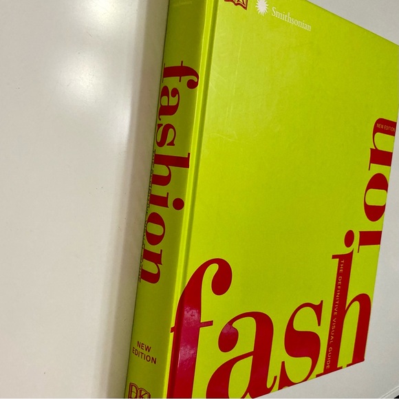 DK/Smithsonian FASHION Coffee Table Book - Picture 2 of 14